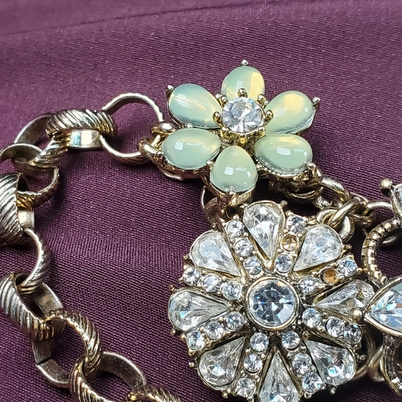 Betsey Johnson Iconic Flower & Gem Frontal Necklace - Picture 7 of 10